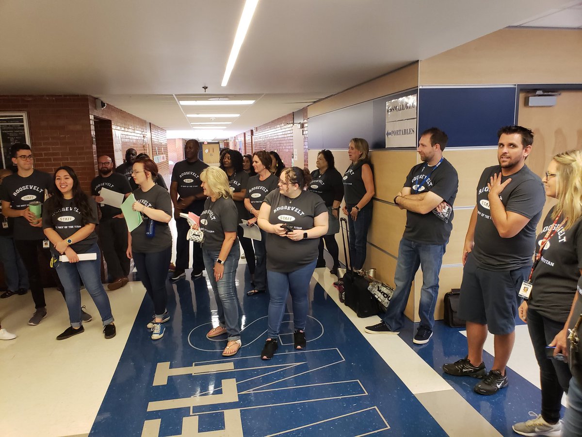 sfarley_84's tweet photo. These teachers were unbelievable today!!! #bestschool #OKCPSday1 @TheRoosevelt523 @BeckyFlynn1 @OKCPS https://t.co/VbQjHmnP31
