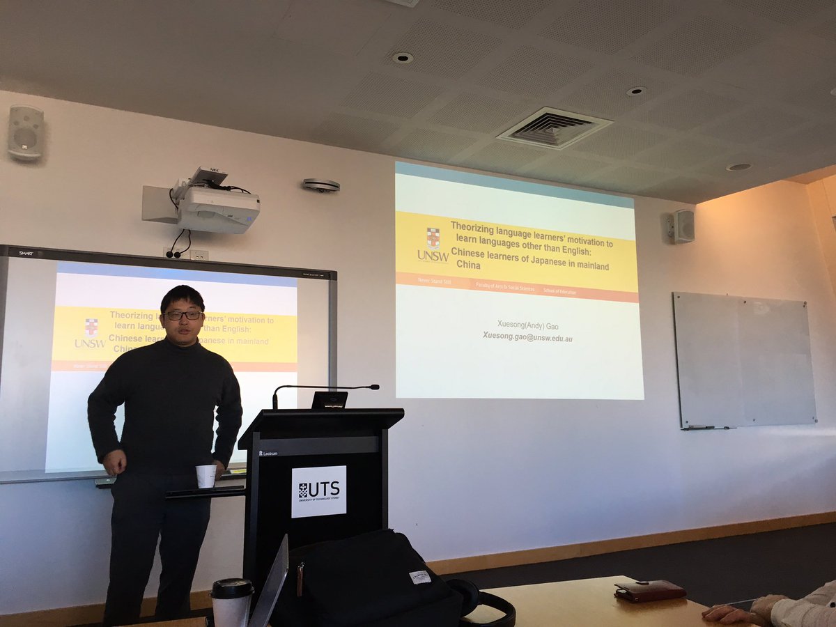 Aoym_Tak's tweet photo. Andy (Xuesong) Gao’s keynote on Chinese learners’ motivation to learn Japanese. #FOLLM @sal_consoli @Multi_Ling_Mat @WarwickAppLing https://t.co/gY0x1WZuXe