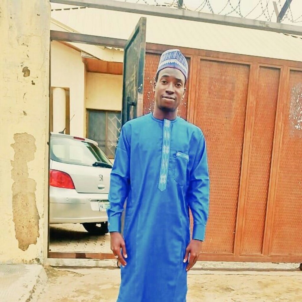Itz_Pharookh's tweet photo. Wanted to post on the dee day but there was an excess of traffic on Tweeter so I decided to post when it is less congested.. 😂😂 
If material things are what u're talking abt when u said 'am blessed' then u have no idea what a BLESSING is…
#ISpeakLife  #BlueIsEverything https://t.co/uJMCE2J3hN