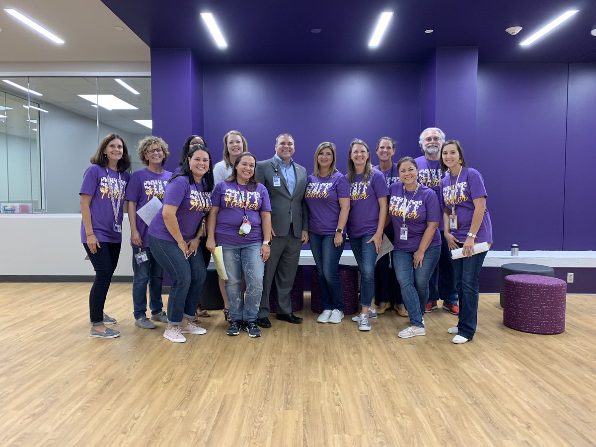 FielderElem's tweet photo. @FielderElem is so excited to open its doors to the public!  #meettheteachernight #fielderpride #fielderpride https://t.co/rkYS67xq6l