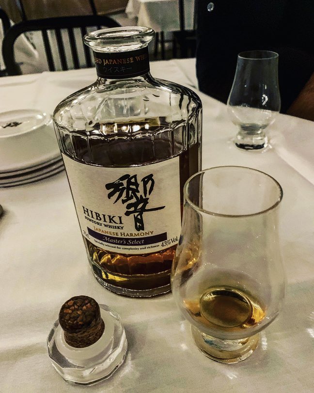 JB_TheLastDrop's tweet photo. Killed a bottle of #Hibiki17 so might as well put the #HibikiMasterSelect out of its misery. #Suntory #JapaneseWhisky #Hibiki #BottleShallBeKilled #GodfatherOfWhisky #DontStop #KeepPouring https://t.co/5JYJxO3R1h