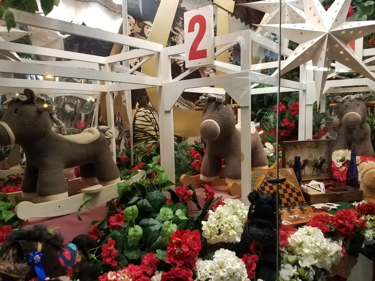 JennOrrBuchanan's tweet photo. Love the shopping in #SaratogaSprings! Great horse racing window displays and fashionable and comfortable for the plane ride home to Lexington thanks to the fabulous @PiperBoutique!! #HorseRacing #Fashion #Shopping #Friends #FunFillies https://t.co/POzhzFnRXk