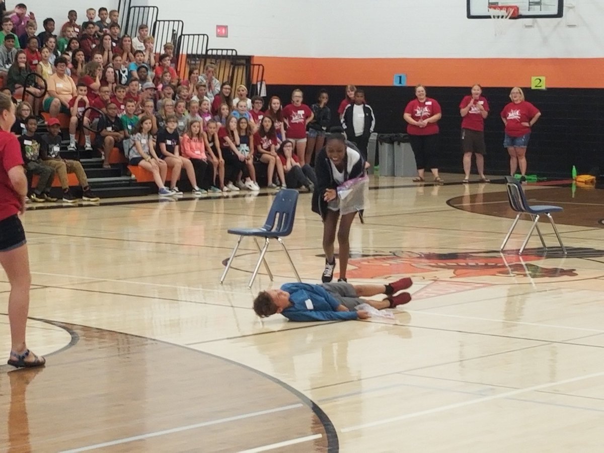 LarsonseSeth's tweet image. And we're back!!! Welcome 6th grade Orioles! #longfellowpride #webcrew #webleaders #classof2024