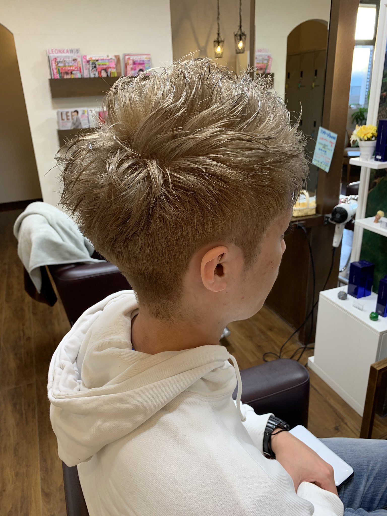 Yeast Y Bond Hair 秋にぴったりなミルクティーベージュ ダブルカラー ブリーチ ミルクティーベージュ ベージュカラー メンズヘア ヘアカラー 刈り上げ ツーブロック みよし市美容室 豊田市美容室 Ybondhair T Co Mlbnvnrwbz Twitter