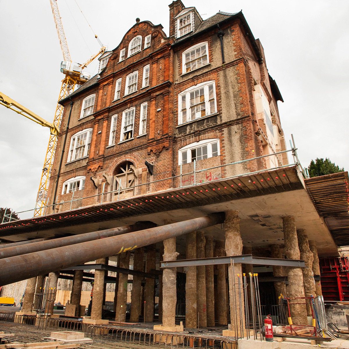 GoldmaxUK's tweet photo. Great to see Acland house, Tied into the new buildings at Keble college. We installed temporary piles and excavated a new basement below the listed building. 

#GOLDMAX
#GiveItTheMax
#Piling
#underpinning
#basement
#groundworks
#oxforduniversity
#oxford
#construction https://t.co/C1jtCOKPtn