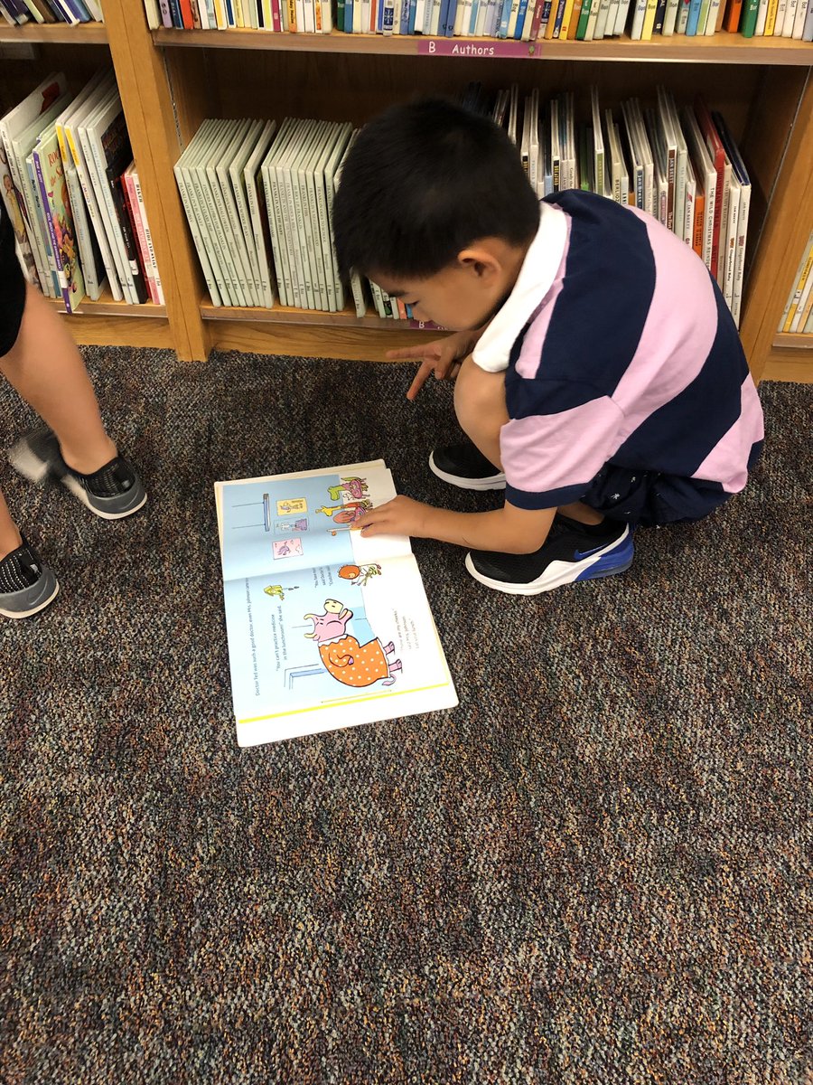 2nd graders using the 5-finger rule for finding that “Just right” Book! 📚<a href="/bvschools/">Blue Valley Schools</a> <a href="/LKELionsBV/">Lakewood Elementary</a>