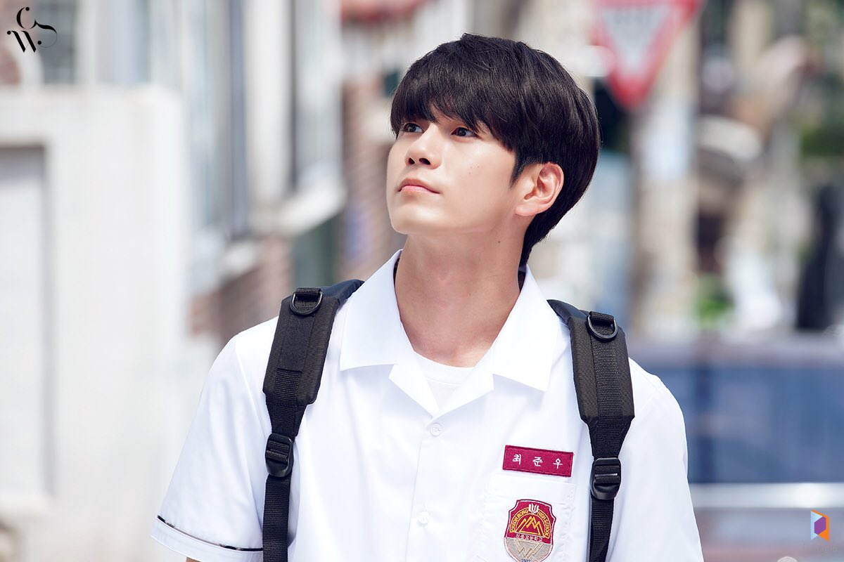 officialtwt_OSW's tweet photo. [#이번주누의_순간]

여자친구인 수빈에게 선물할 향수를 고르는 준우🎁
이 세상 스윗함과 다정함이 만나 사람으로 태어나면 그게 바로 최준우다...8_8✨
언제 어디서 봐도 잘생김이 최고👍인 최준우와 다음 주에도 함께 하기 약속🤙

#열여덟의순간 #최준우 #옹성우 #ONGSEONGWU https://t.co/svr8end8X2