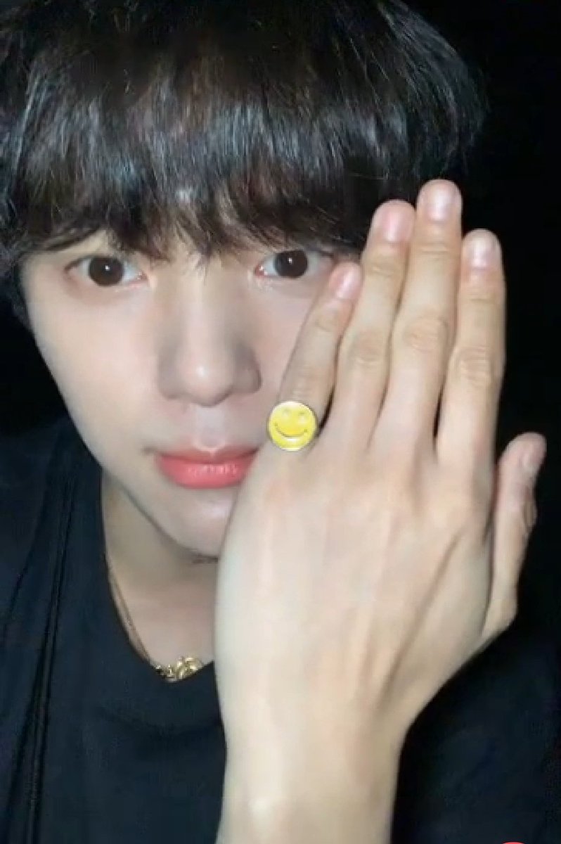 젤러씌 tweet media