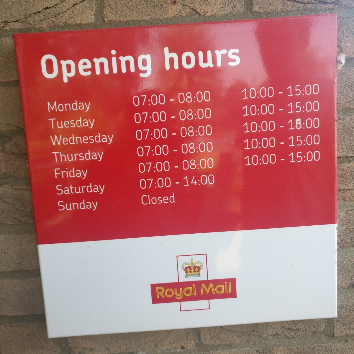 ELscapes's tweet photo. @RoyalMailHelp Tuesday (not Wednesday!) at 2pm I visited your North Walsham branch to send urgent orders via Click &amp; Drop tracked... Please can you explain what I should tell my customers now?! https://t.co/i9FV6RhHby
