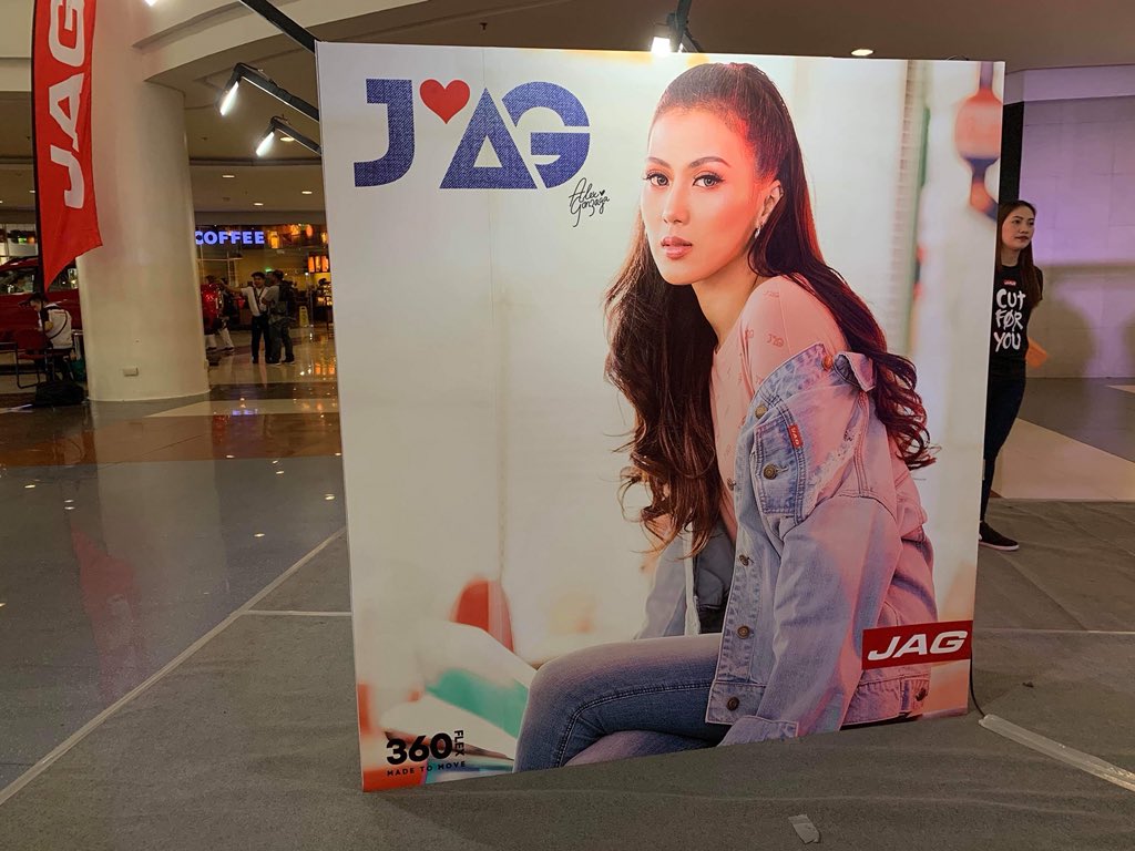 Sheeeeen06's tweet photo. The long wait is over. See you @MsAlexGonzaga! ๐ Alex Gonzaga for Jag Jeans! #JAGlovesAG #CutForYou #JagJeansPH https://t.co/5HJvyKsh6z
