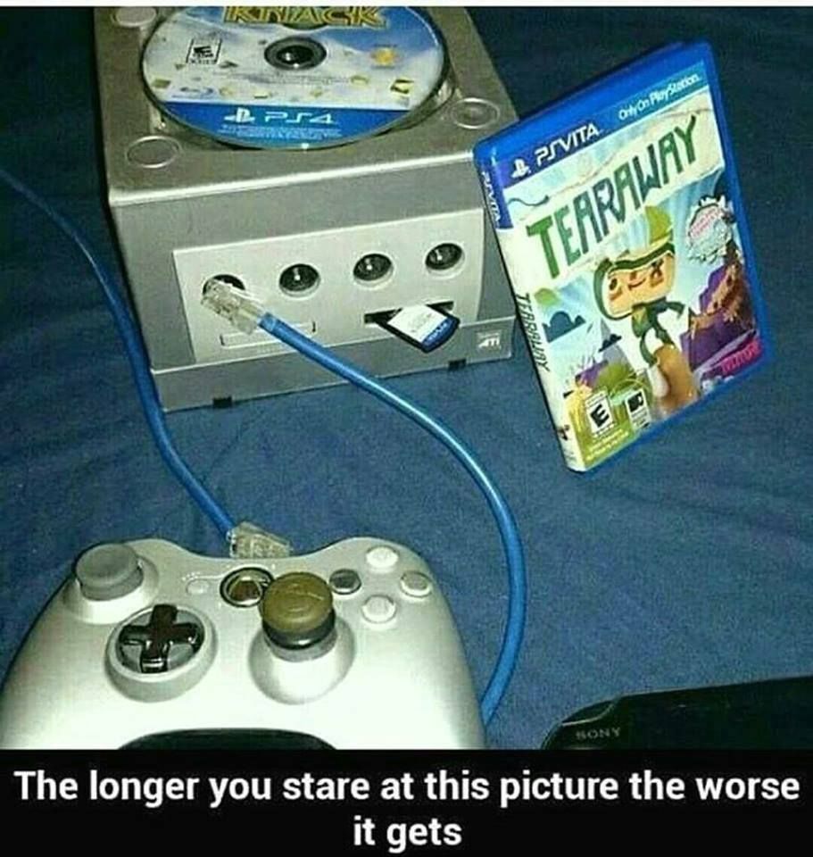 EC-1CXiWwAMQwdn?format=jpg&name=medium