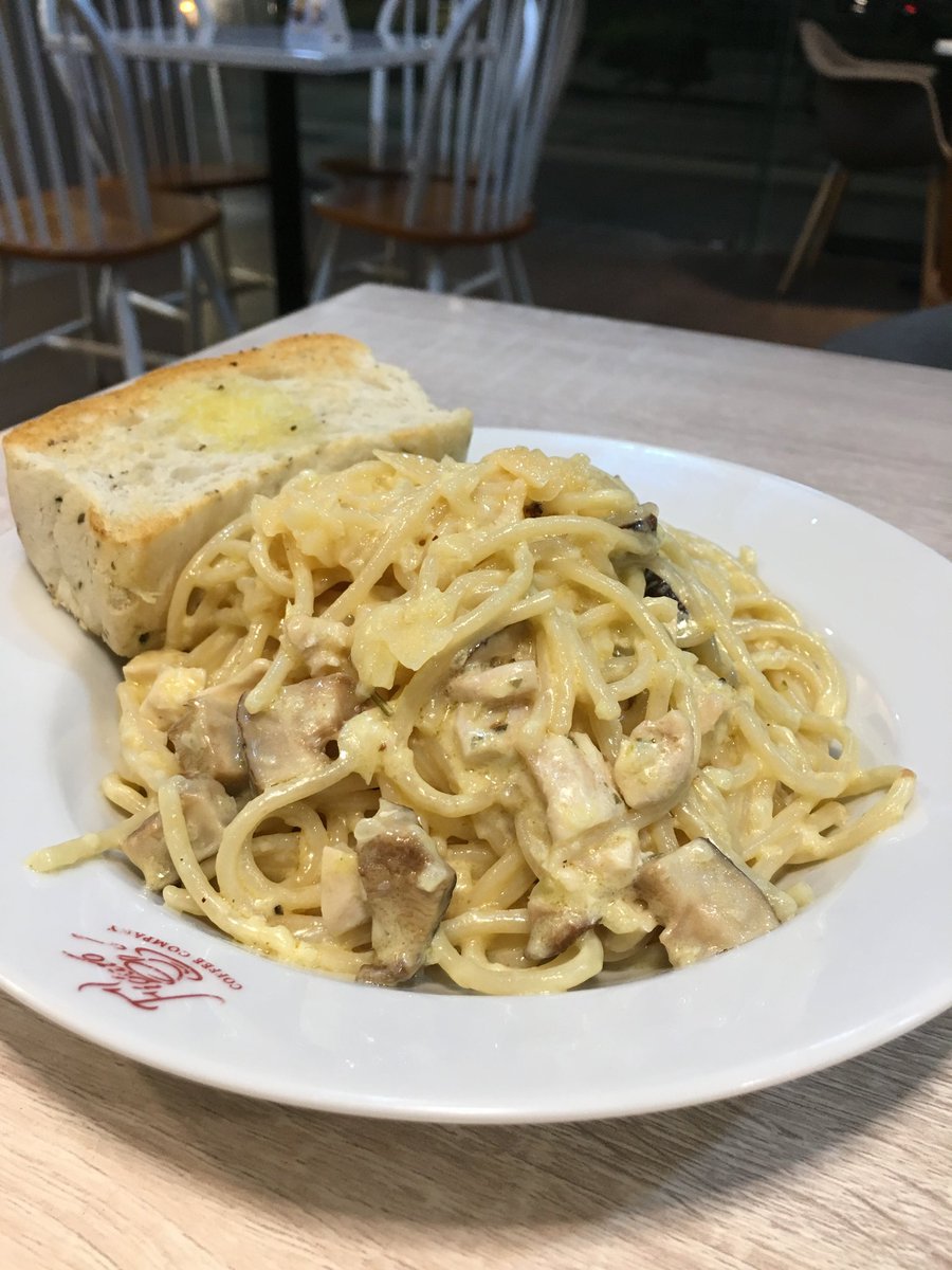 KingRussel3's tweet photo. Natikman din kita! ❤ #chickencarbonara #icedcoffee #yummycinnabun #figaroph https://t.co/VoCPE4NuxV