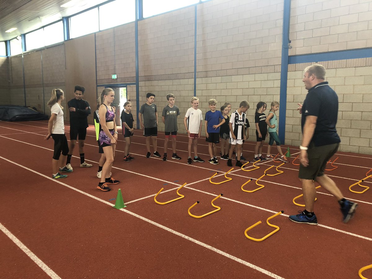 JennyMeadows800's tweet photo. Only managed to fit in one day of our masterclass coaching sessions this Summer but loved teaming up with @Faster_feet to do it today. Nice to meet local athletes eager to learn and improve 👍🏻 #posture #mechanics #strength #control #acceleration #movement #endurance https://t.co/sdVWZhfsFV