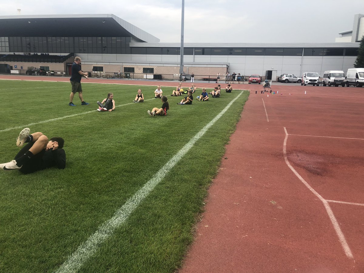 JennyMeadows800's tweet photo. Only managed to fit in one day of our masterclass coaching sessions this Summer but loved teaming up with @Faster_feet to do it today. Nice to meet local athletes eager to learn and improve 👍🏻 #posture #mechanics #strength #control #acceleration #movement #endurance https://t.co/sdVWZhfsFV