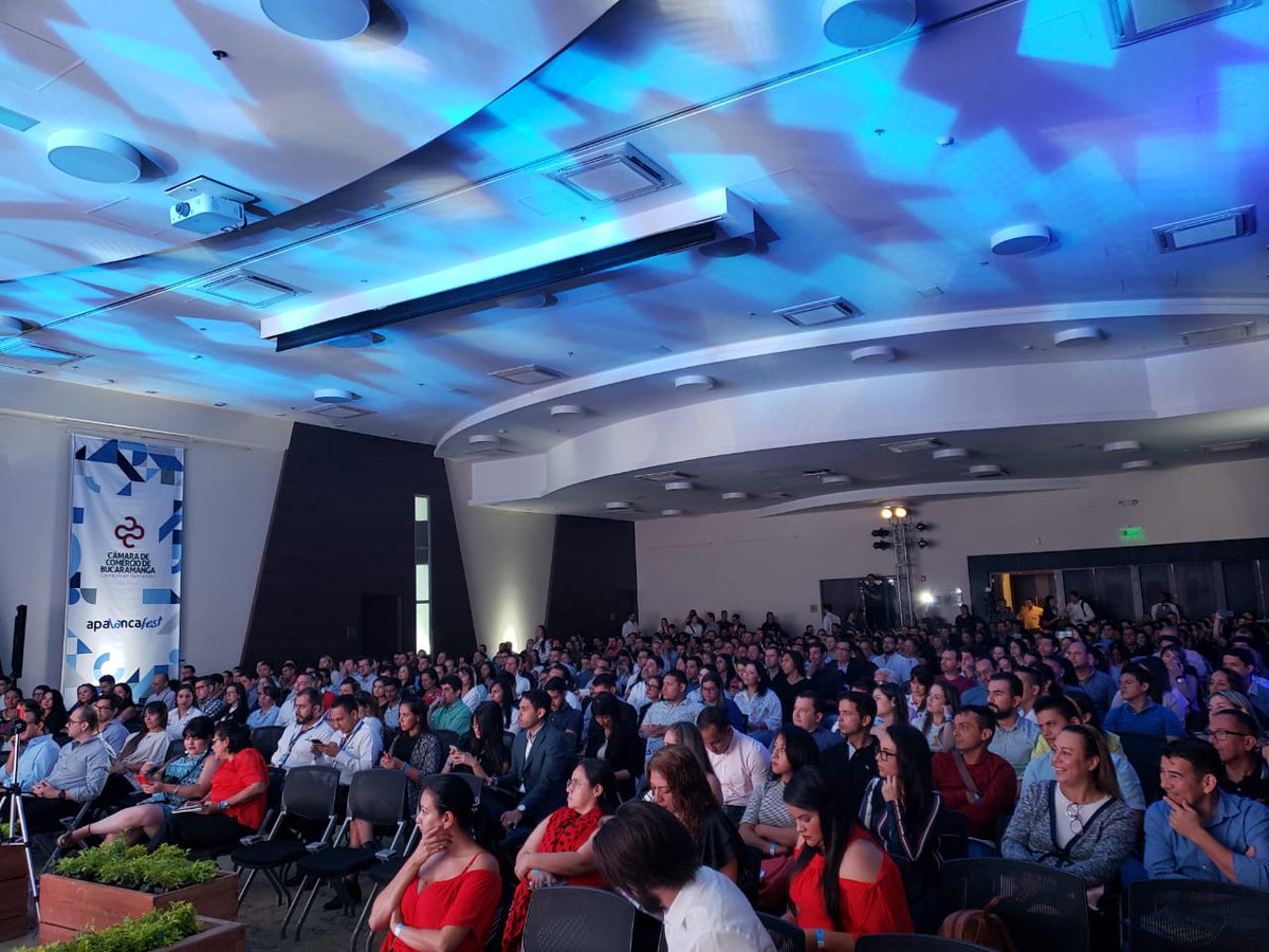 CCBucaramanga's tweet photo. #AEstaHora inicia #ApalancaFest 2019, el evento de relacionamiento y financiamiento más grande de la región. Más de 500 emprendedores se reúnen para conocer casos de éxito, conferencias y múltiples actividades en pro del fortalecimiento de sus emprendimientos. https://t.co/bPjP2HYuUJ