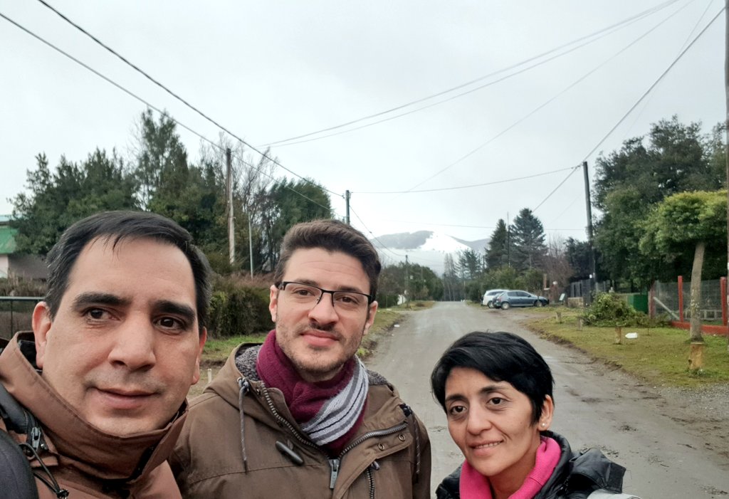 En instantes salimos por FM 105.3 FM sueño del barrio Pájaro Azul junto a <a href="/SPalmeyro/">Santiago Palmeyro</a> y <a href="/FerChueri/">Fernanda Chueri</a> 
#construyamosunBarilocheMejor
#1S
#lista644