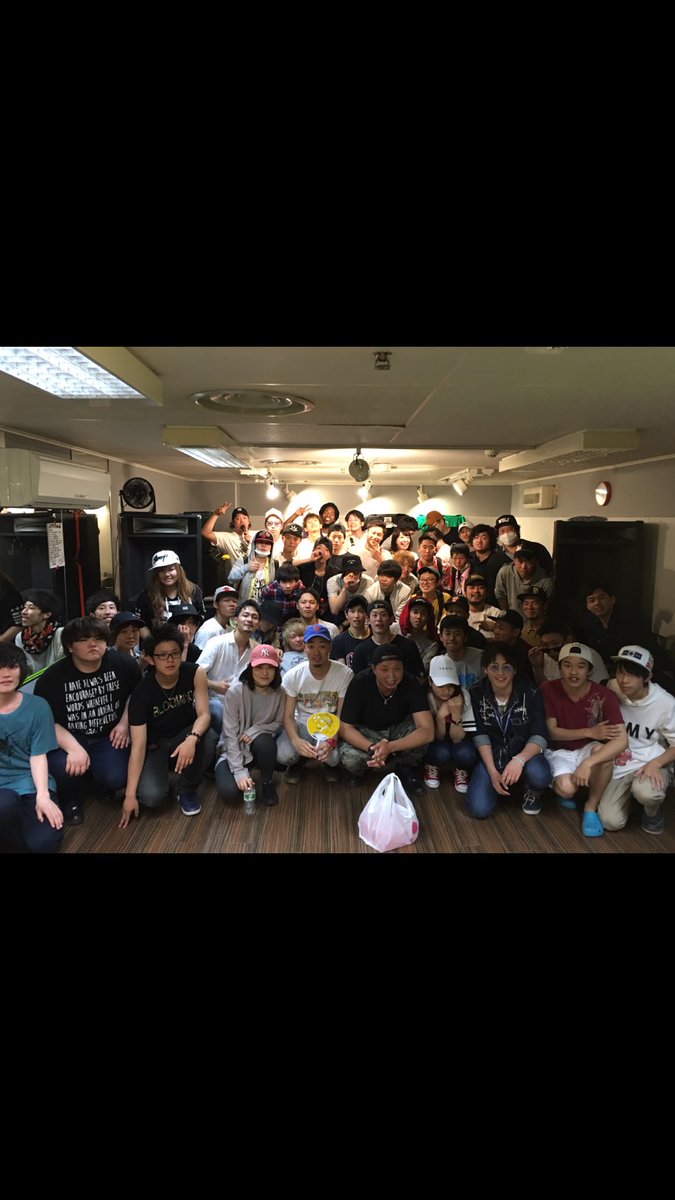 IPPONIHOSAMPO's tweet photo. 8月30日
高校生以下限定mcbattle

気がつけばIPPOも3年目
勢いに身を任せ進んできた
SNSで繋がった線

音の中で言葉を交わし
イケてる高校生たちが
人間交差点でステージでマイクを握る！

今週金曜日
沢山の思い出が駆け巡りますが
3年生になったmc達は
IPPOと共に過ごした最高な仲間です！

是非！ https://t.co/1GpBVd2fUd