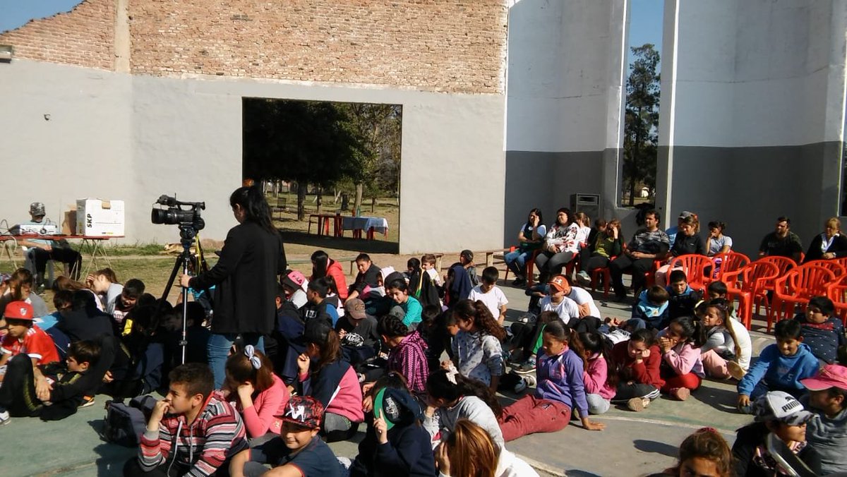 morinipedroj's tweet photo. #Ceres  Comienzan las obras del CEF N°40. Hoy firmamos el contrato junto al senador @felipemichlig . Trabajamos para que un espacio olvidado sea realidad en beneficio de más de 2 mil alumnos! 👏🤸‍🚧🏟 https://t.co/U4w2GTtYrt