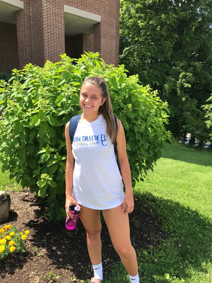 sterchi_lindsay's tweet photo. I’m so excited to announce I will be continuing my academic and volleyball career at Berea College.💙⚪️  @BereaVball https://t.co/qRVpMLvdrj