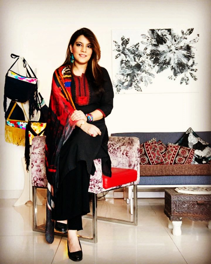 saharzaman's tweet photo. Sitting with my art - a collection of leather handbags from the range of fashion accessories by #ChamakPatti .
Photo courtesy @greyframes
#handskill #handcrafted #embellishments #vinylsticker #glowinthedark https://t.co/dvLLJDVdu8