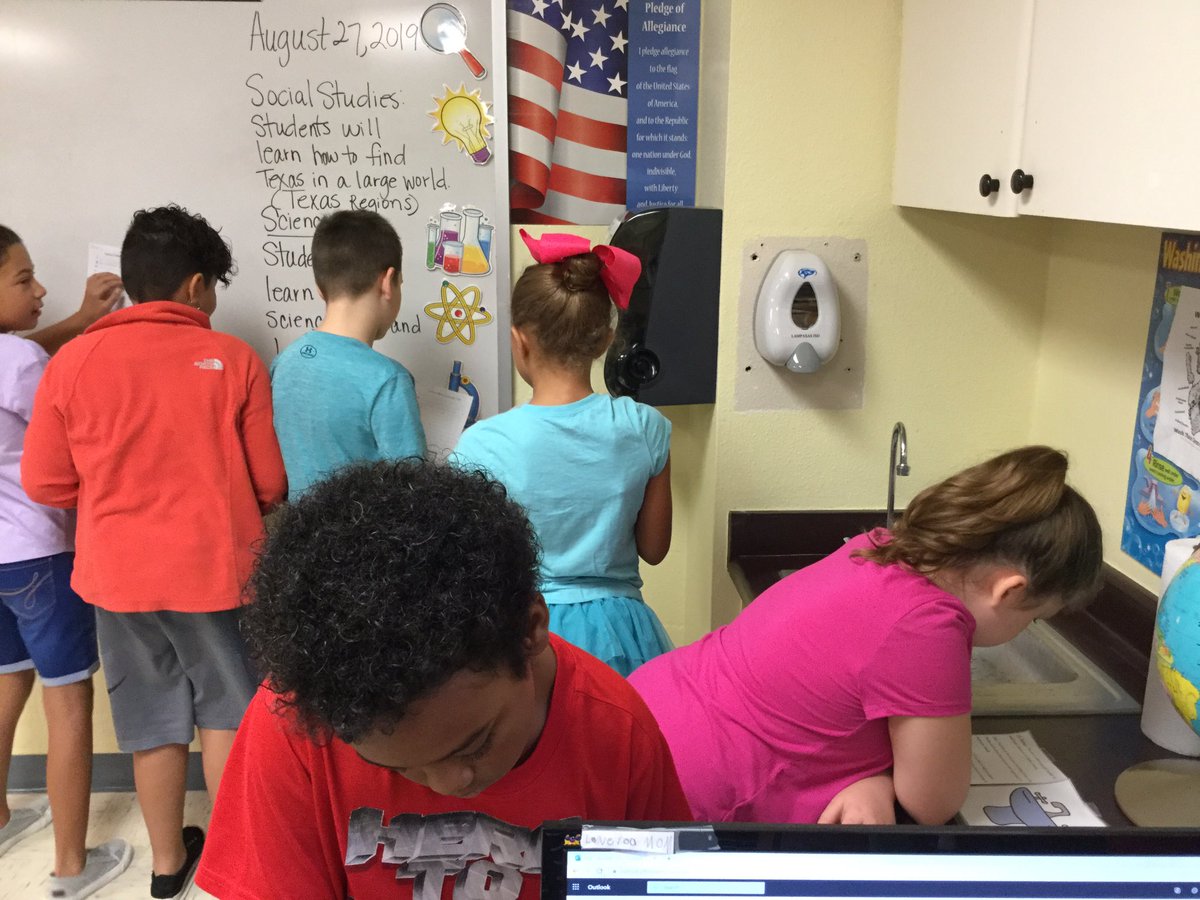 Learning about science safety with a fun scavenger hunt! #ThinkBigKWE