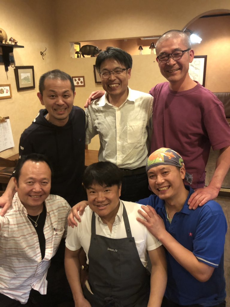 r143yoshikichi's tweet photo. 今夜は 諏訪市のイタリア田舎料理DANLOで、蕎匠塾の事務局会議。
来月の蕎麦汁勉強会、11月の包丁勉強会や、来年の事業計画など 美味しい料理を食べながらの話し合い。
#上田 #上田市 #信州上田 #信州そば #そば #蕎麦 #上田市そば #よし吉 #蕎麦切りよし吉 #蕎匠塾 #DANLO https://t.co/FA566rKrOh