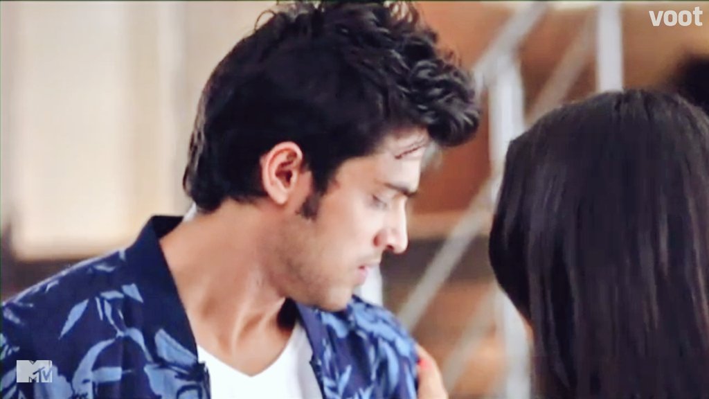 a1syahabdul's tweet photo. (1) #MaNan: He melted. He melted when she told him she'll sealed the secret to herself. He then realised what he had done to her. The scar from his tight grip made him realised she might be in pain. He knew it was wrong. He was guilty. 

#KYYS4OnVootWithPaNiAsMaNan https://t.co/Rk79pXiC4z