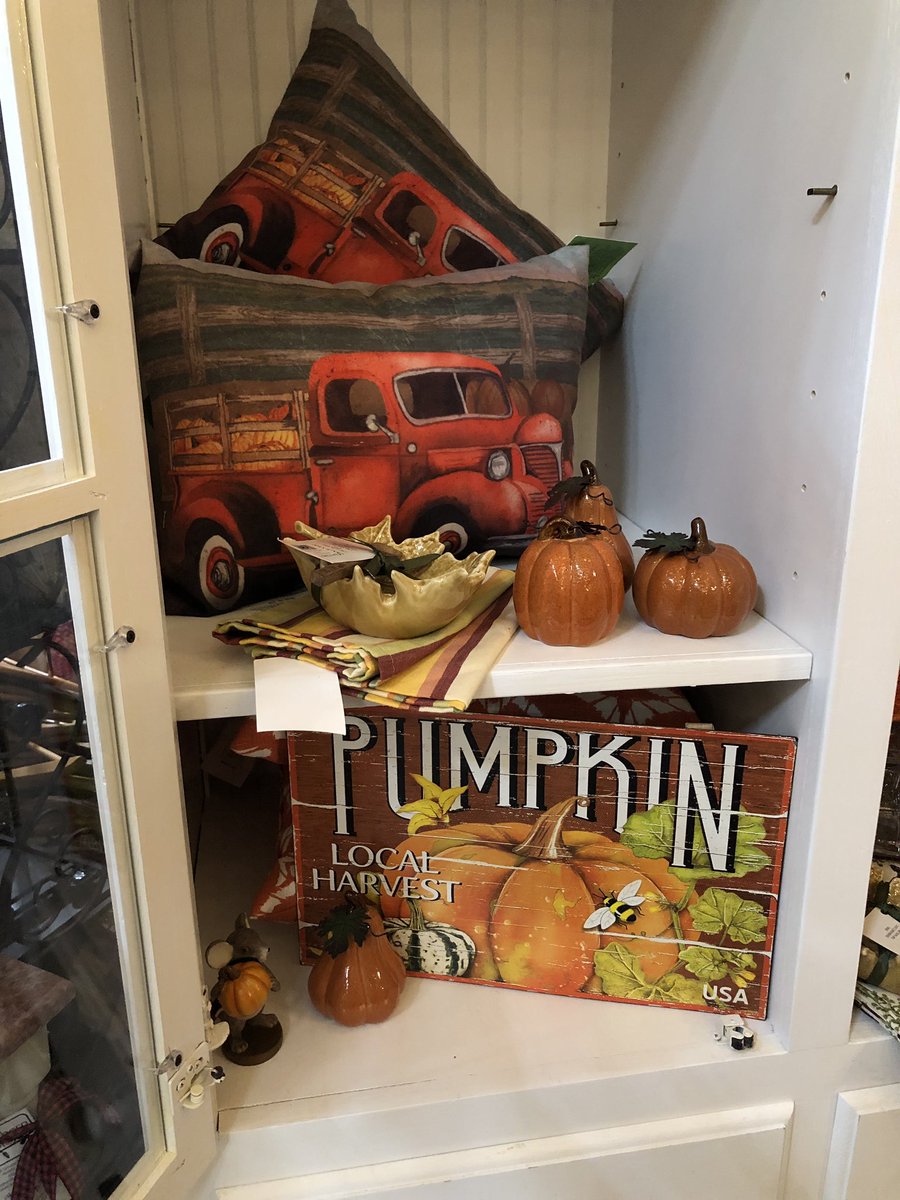 Autumn decor is “fall-ing” into place at Southern Roots. Stop into Reclaimed for some festive decor to ‘pumpkin spice’ up your place! 🍂 🎃  #southernrootssml