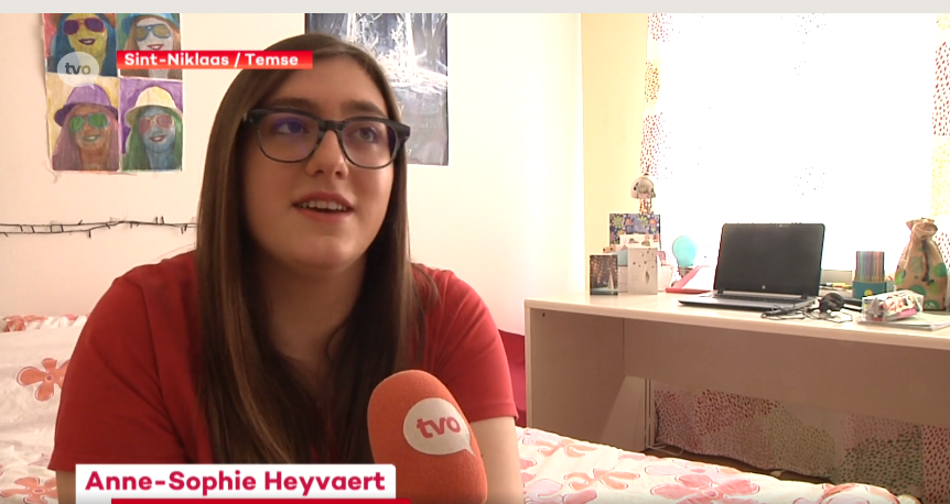 BednetBE's tweet photo. Anne-Sophie uit Temse mag na 2 jaar Bednet opnieuw echt naar school🙌 ! Bekijk de korte reportage van @tvoost_vl - https://t.co/przQojun2S #bednet #terugnaarschool #nieuwestart https://t.co/YKfz1TKwjF