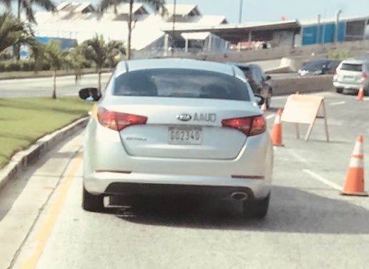 TropicalForestr's tweet photo. Un funcionario en un carro oficial de la Autoridad de Aseo con placa GO2340 estaba manejando en la Avenida Balboa sin seguir las normas de tránsito con groserías hacia los demás conductores. Esto ocurrió hoy martes alrededor de las 9:10am .@AAUD_Panama .@ATTTPanama .@tvntrafico https://t.co/mkmKQeTX9R