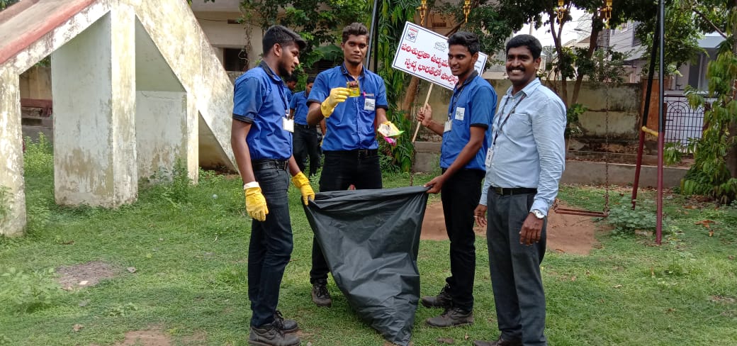 Santhos50604630's tweet photo. @sdivisakh @HPCL I SUPPORT H.P.C.L
    @swachh PAKHWADA
       ...Visakhapatnam...
                 👍 https://t.co/yoBX0BLOJy