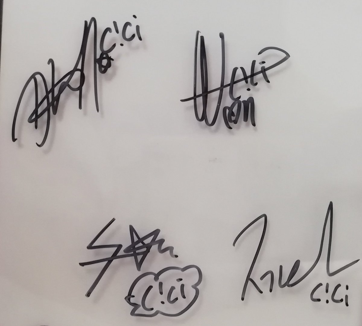 cicilovebot's tweet photo. CICI's autographs/signatures from debut single CC

from left to right:
Sunghyun - Haneul - Won - JL

Haneul slightly changed his signature

©cicilovebot

 #CICI #씨씨 #Won #원 #Haneul #하늘 #Sunghyun #성현 #JL #제이엘 https://t.co/azAmR6tsgn