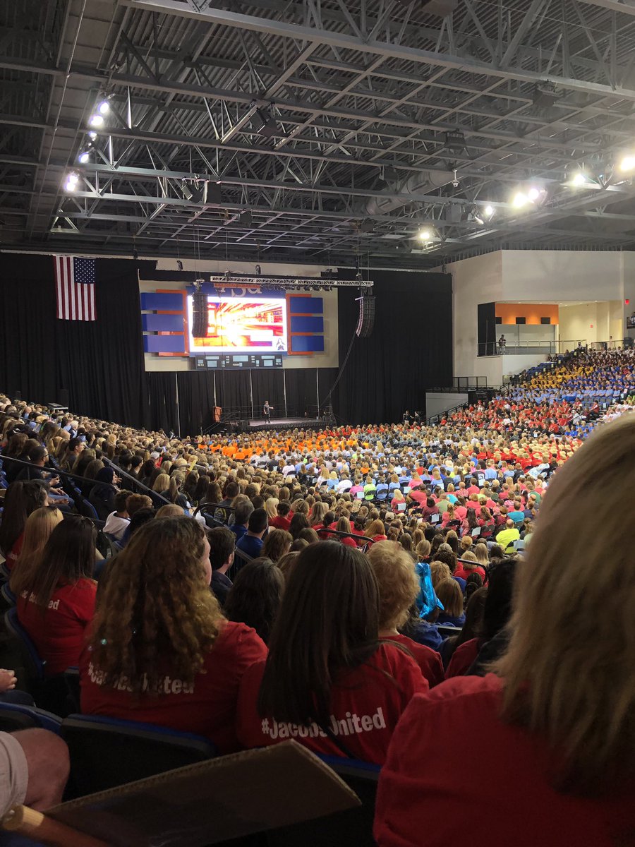 JacobsKCubs's tweet photo. Getting pumped up at convocation with @brewerhm! #jacobsunited #oneccps https://t.co/tqgS1TB1lD