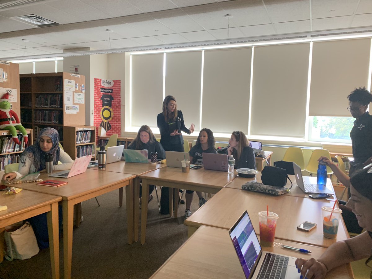 mskimbaweb's tweet photo. Whole group rotation in action @ps48r! Teachers exploring their personalized pd playlists in @lincspring. The room is a buzz! @LINC_PD @Bernier_Jenn @KateTechCoach https://t.co/S3A2o1ue35