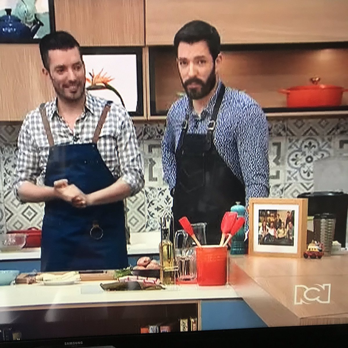 Look who is in Colombia 🇨🇴 preparing Tamales?! These brothers are going to be the talk of the town for <a href="/ChartwellsCA/">Chartwells Canada</a> this year. Wait for more details 🔥🔥