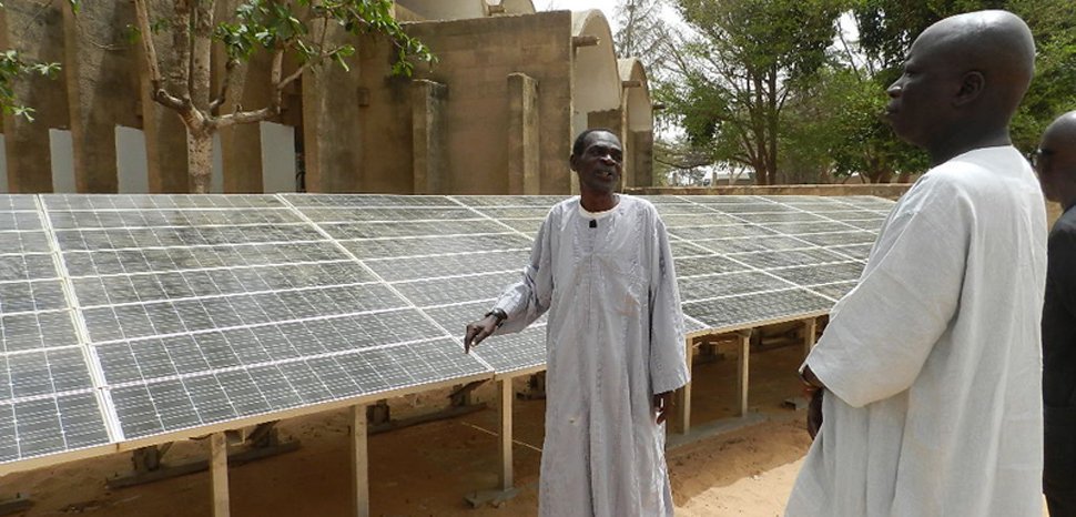 Africa_EP's tweet photo. #Senegal. In 2020, the country will inaugurate its first major wind farm – and the largest in West #Africa – the 158.7-MW Parc Eolien Taiba N’Diaye 

#PETD #WAFPOW20 #windpower #renewable #energy  @GPMonitor 
https://t.co/ty6MfqLa06 https://t.co/cvSgXNGzRm