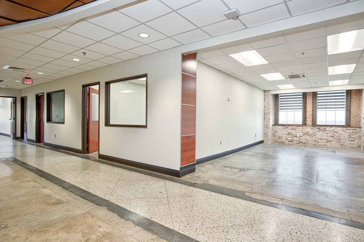 aswomack's tweet photo. NEW LISTING: #Office Space for Lease in historic downtown Green Building,1215 Avenue J, #Lubbock. Multiple floorplan options available on full floors of former #ReagorDykes HQ  and ready for quick occupancy. For a personal tour of the property, call Scott Womack at 806.784.3265. https://t.co/YhBTdSdQAu