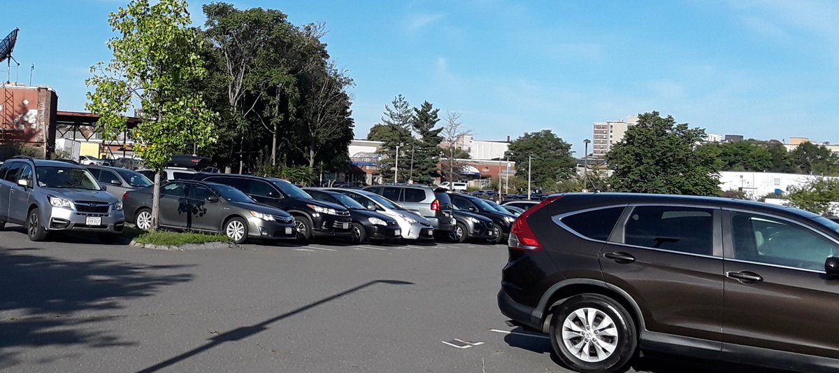 drgracewai's tweet photo. Welcome back @BPSOGPSK8 staff! Filled parking lot, breakfast, amazing student performance! Great start! Welcome back! @BostonSchools @BCassellius https://t.co/1MrpGijhMx