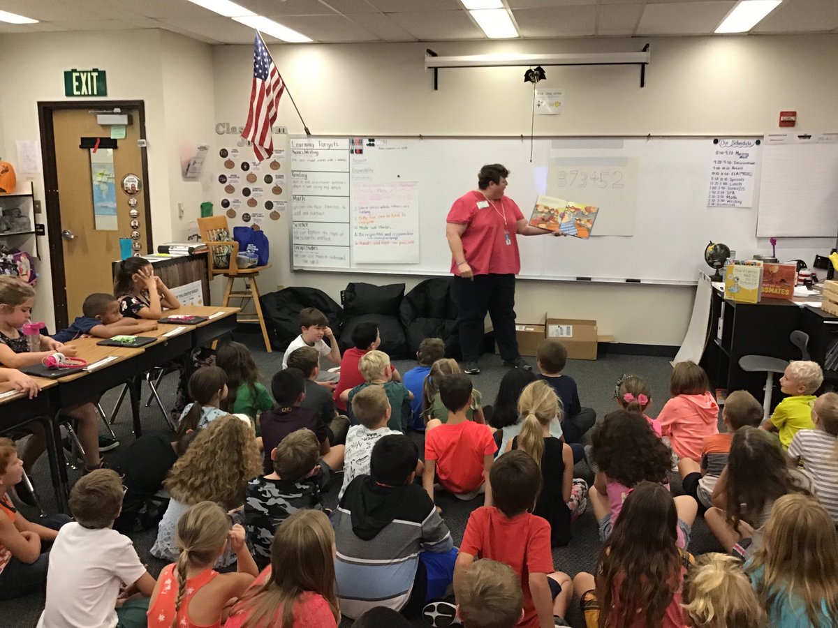 MsBuckner8704's tweet photo. Morning surprise - Mrs. Hurley from Homosassa Library❤️ #celebrateLPS ⁦@CitrusSchools⁩ https://t.co/AIp1rLkO4o