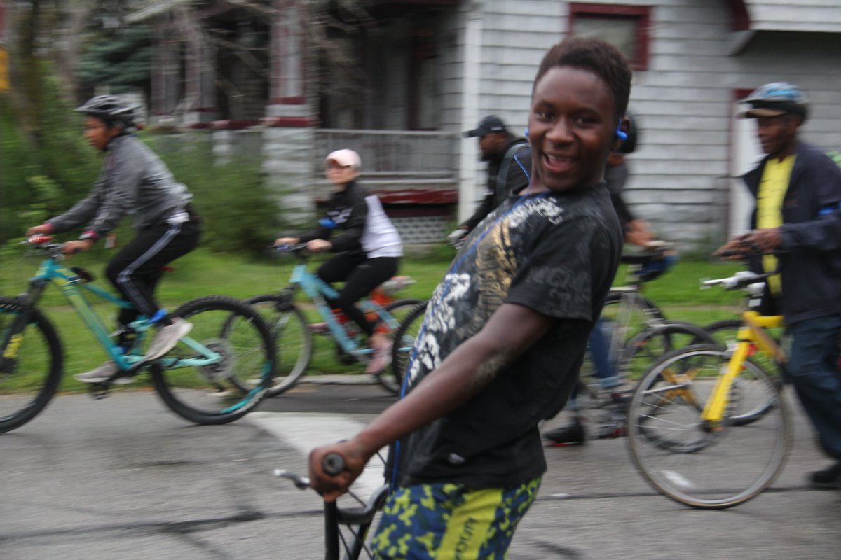 A little rain never stopped Slow Roll! Thanks to all the true believers who rolled out of <a href="/metrohealthCLE/">MetroHealth</a> with us last night. We’ll see you in two weeks at <a href="/CLEVelodrome/">Cleveland Velodrome</a>!

📷: Heidemarie Chernushin