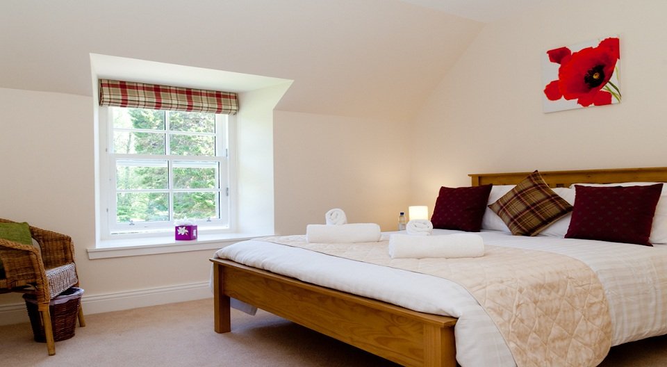 Around About Britain tweet media