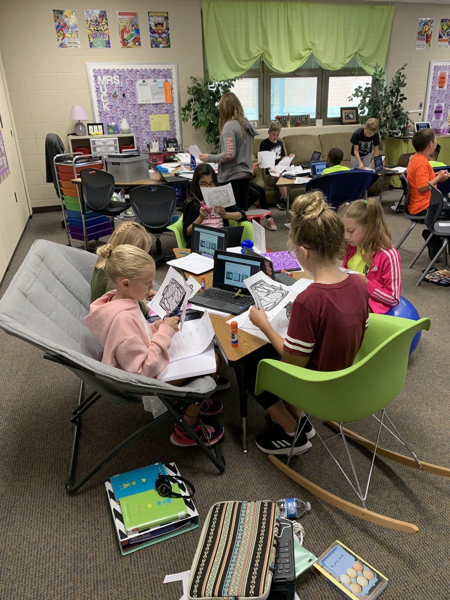 MrsEMuck's tweet photo. Getting started with our vocabulary interactive notebooks. #ourkidsrock @MrsSchleichert https://t.co/xLCY49Elk1