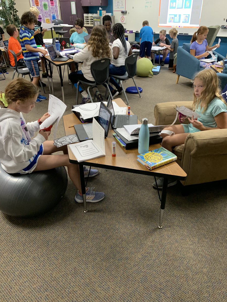 MrsEMuck's tweet photo. Getting started with our vocabulary interactive notebooks. #ourkidsrock @MrsSchleichert https://t.co/xLCY49Elk1
