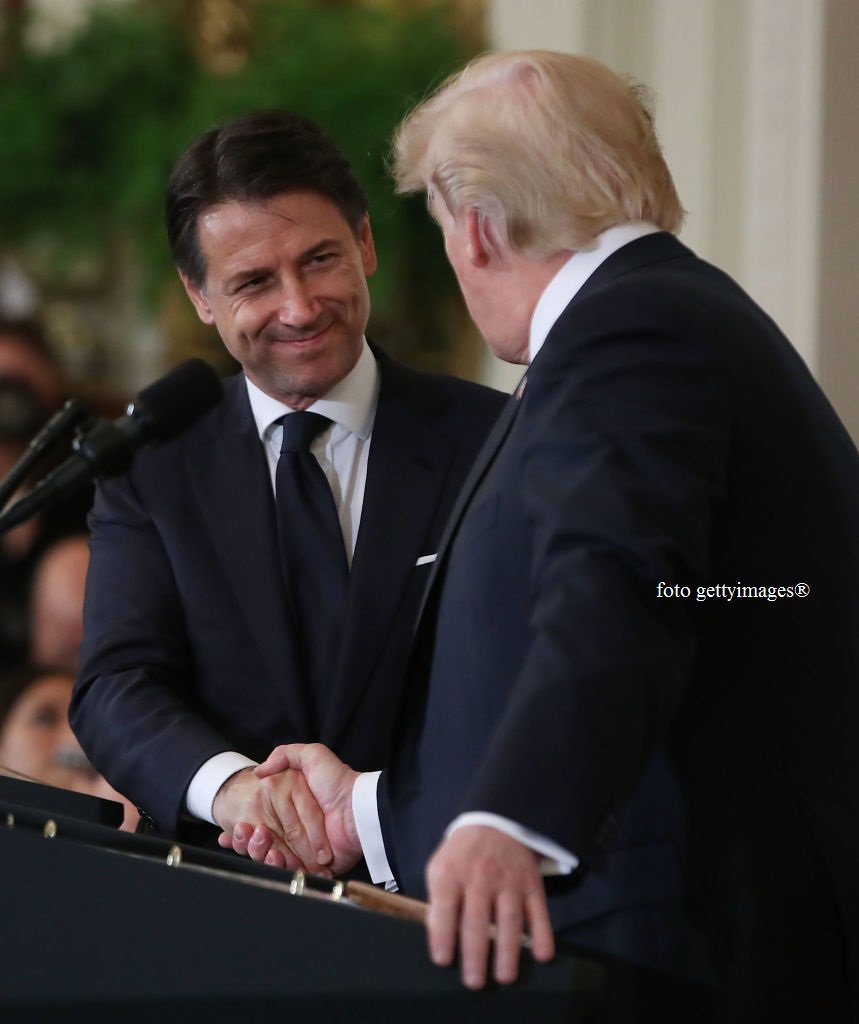 SkyTG24's tweet photo. #UltimOra #CrisidiGoverno, il presidente USA #Trump su Twitter: speriamo che #Conte resti premier #Canale50 https://t.co/TPwWSS2tOc https://t.co/QGYLW2BTXR