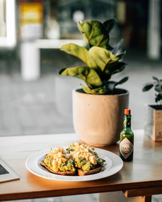 Tabasco... always💚
.
.
.
.
.
#avoandegg #sourdough #toast #whatacombo #tabasco