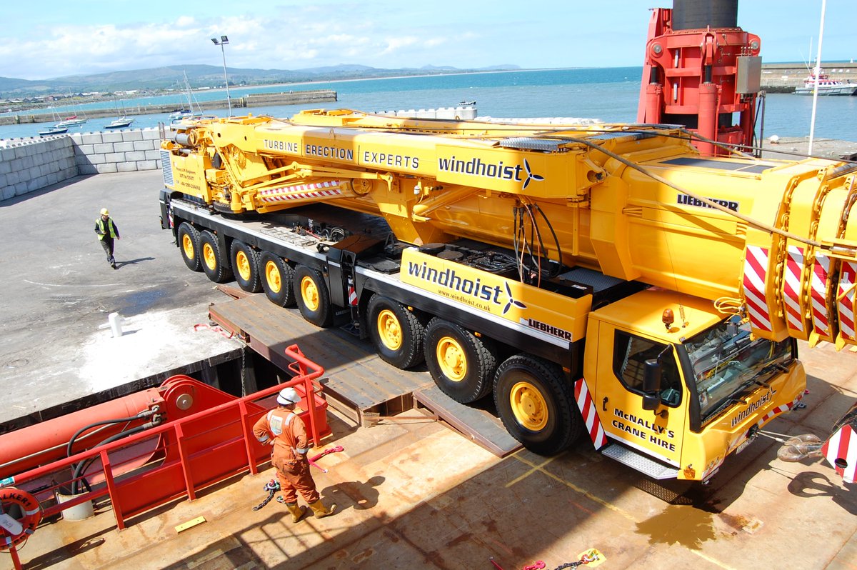 SteelMatHire's tweet photo. DAWSON-WAM ltd steel mats are often used to spread the load of heavy cranes and other construction traffic but they can also be used as bridges to span gaps, rivers or services #SpreadingTheLoad https://t.co/ROgnnOo0Sx