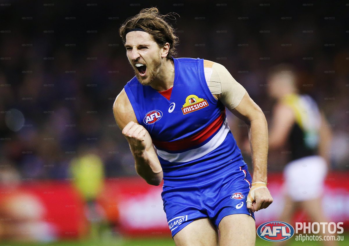 AFL's tweet photo. Marcus Bontempelli (107) has been awarded the 2019 AFLCA Champion Player of the Year, ahead of Patrick Dangerfield (90) and Nat Fyfe (88).

More: https://t.co/YdJBIYR8pP https://t.co/b186gl01eB