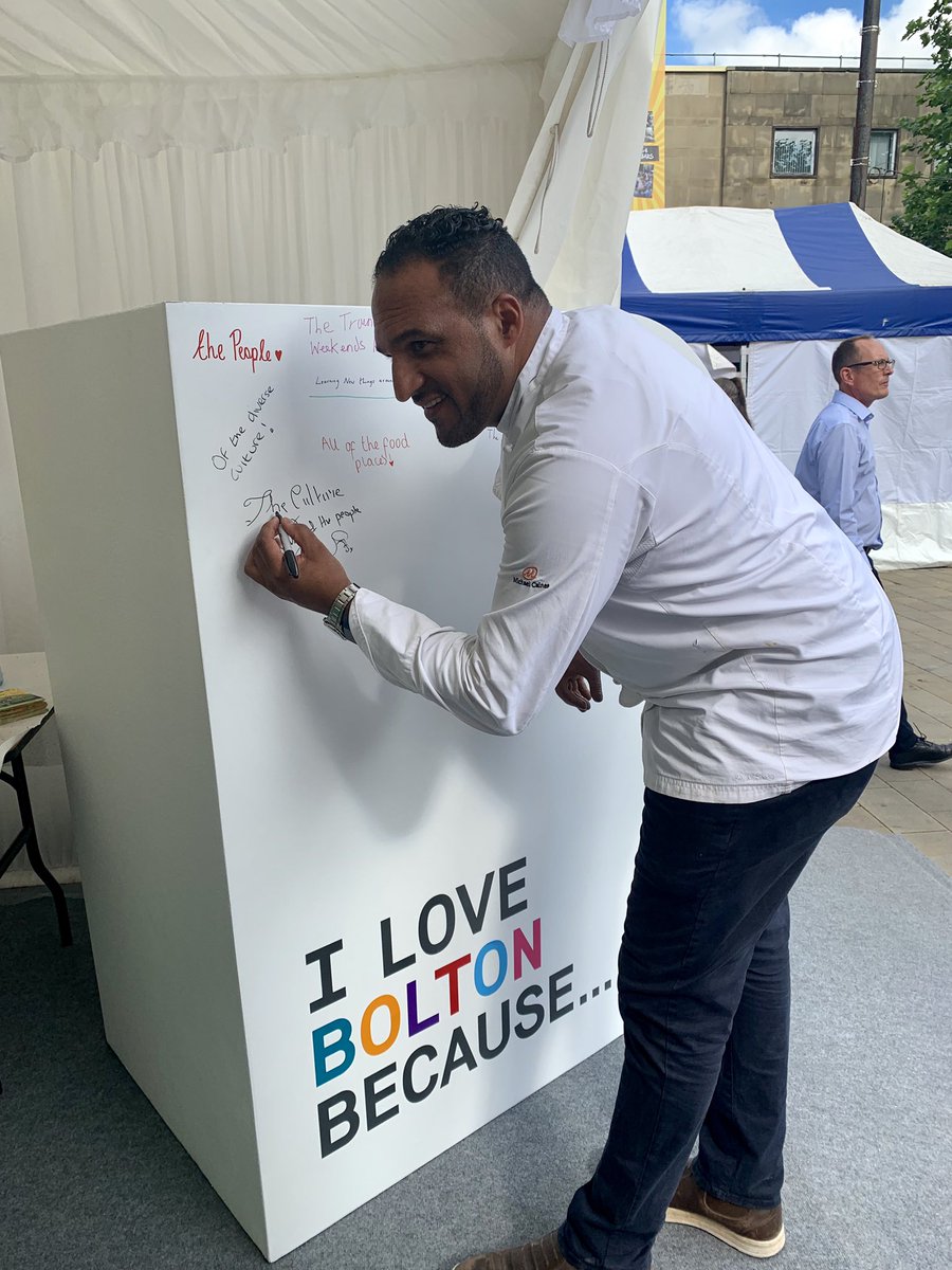 thisisboltonuk's tweet photo. How faB was this year’s @boltonfoodfest?! We had some brill comments from visitors, traders, chefs &amp; celebs! Here’s @michaelcaines @SimonJWoodUK k and @cheftogo with the cake made by @GajraKay and signing our big B ❤️✍️#iloveboltonbecause #thisisbolton #boltonfoodfest https://t.co/Fyu7VPhlj8