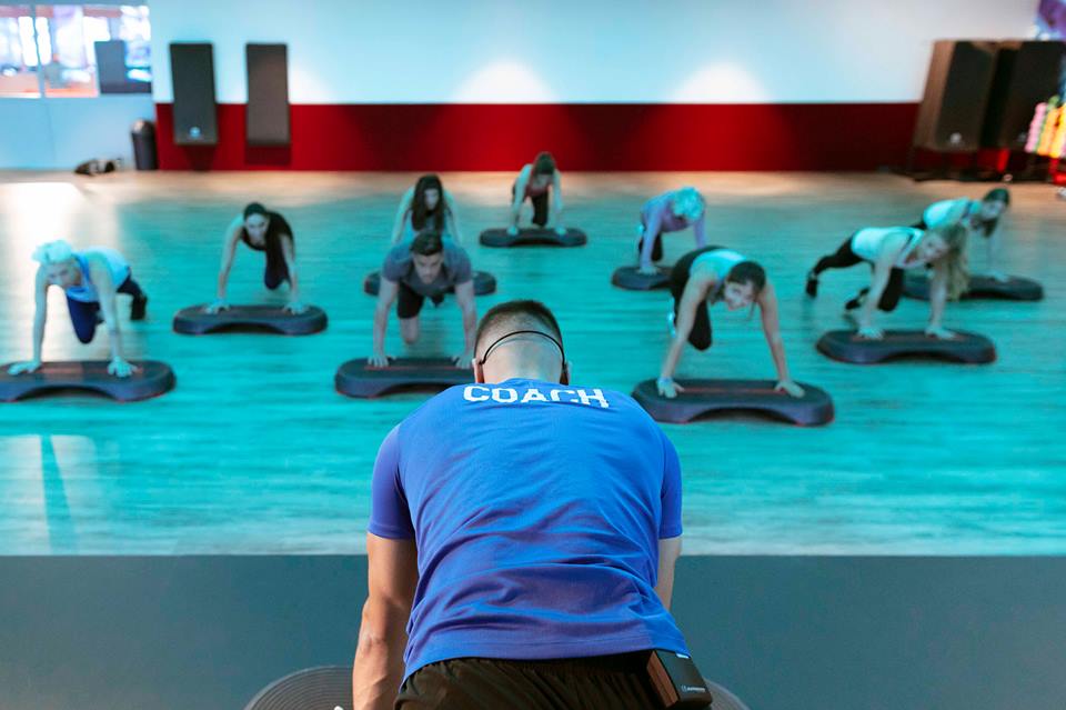 Fitlanecenters's tweet photo. #FitlaneTraining Mountain climber 💯💪
☑️ Exercice de gainage et cardio. Il va vous permettre de renforcer les abdos, les lombaires, les cuisses mais également les épaules, pectoraux et triceps essentiellement. 👊
🤜 Et vous ? Intégrez vous ce mouvement à vos entraînements ? https://t.co/S3h4FOatc8