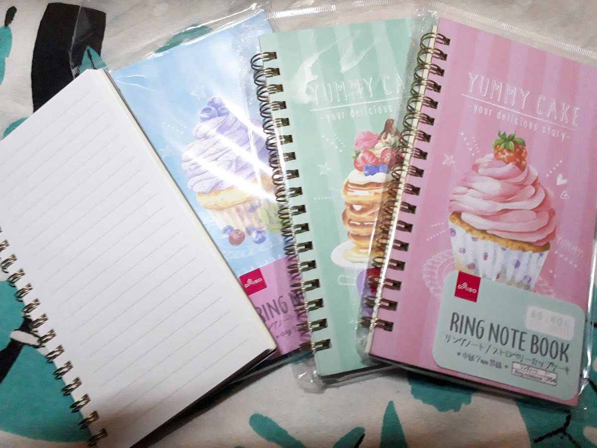 耳の青い猫 結局４色とも買ってしまった 増税前ってことで許す 艸 縦長メモ A6リングノート ダイソー メモ 文具 T Co Ra5przqgg1 Twitter